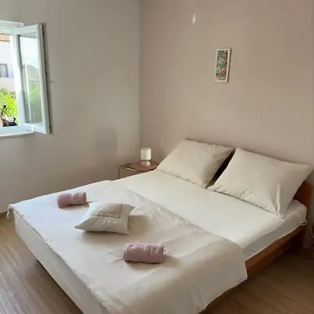 Apartman Mia Biograd Na Moru